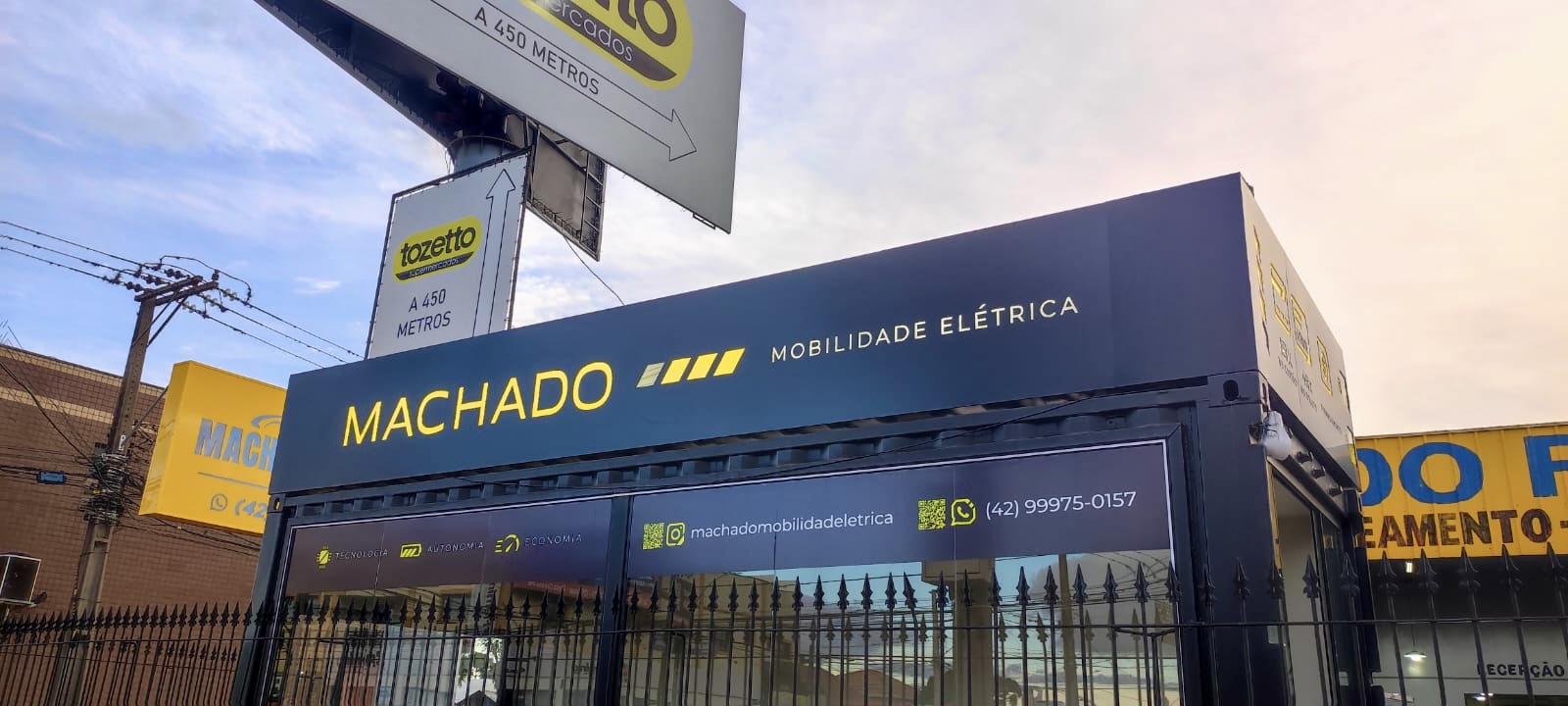 Fachada de loja em lona